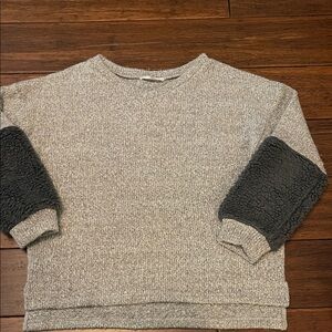 Elegant Gray Sweater with Black Sleeve Accents